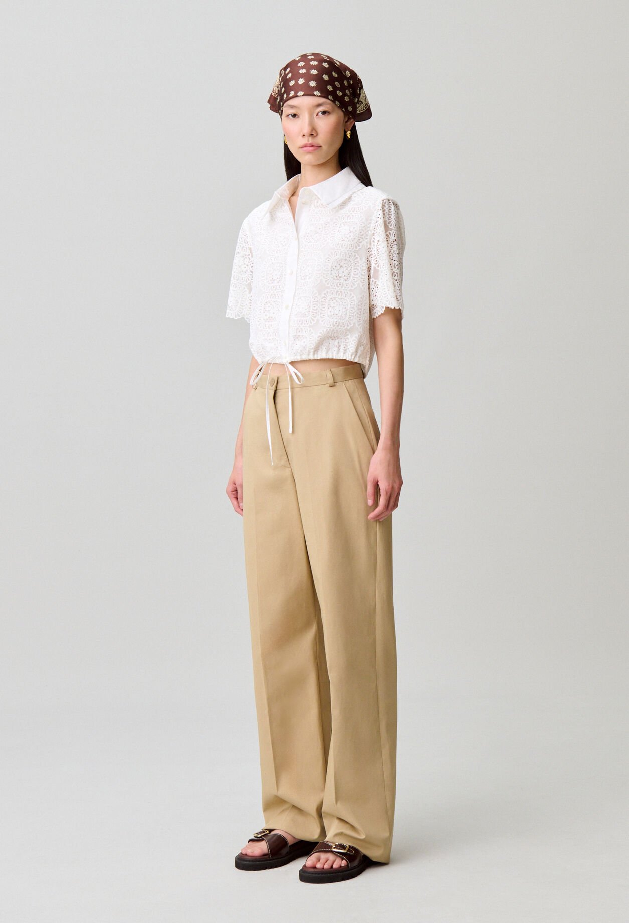 Chemise dentelle courte