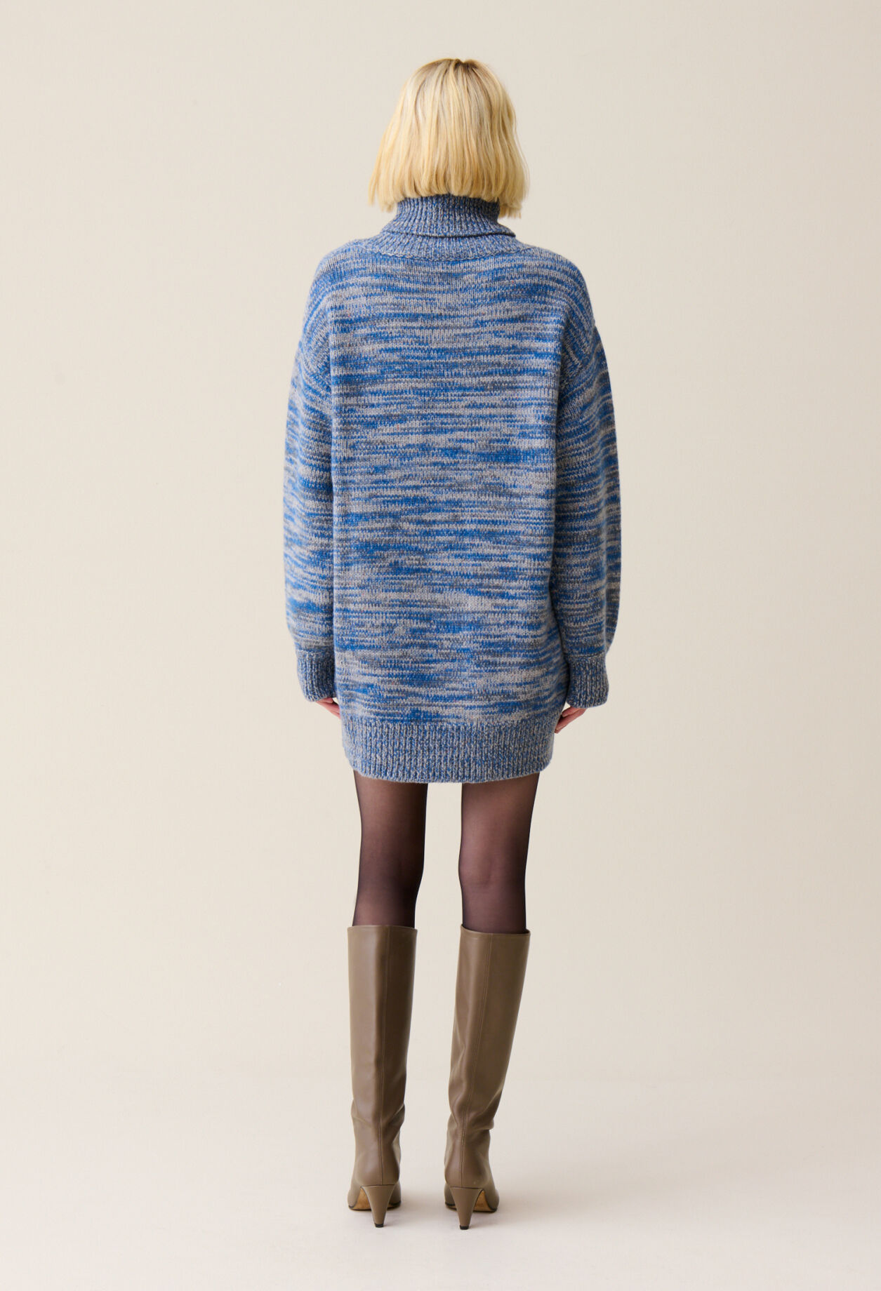 Robe courte laine col roulé