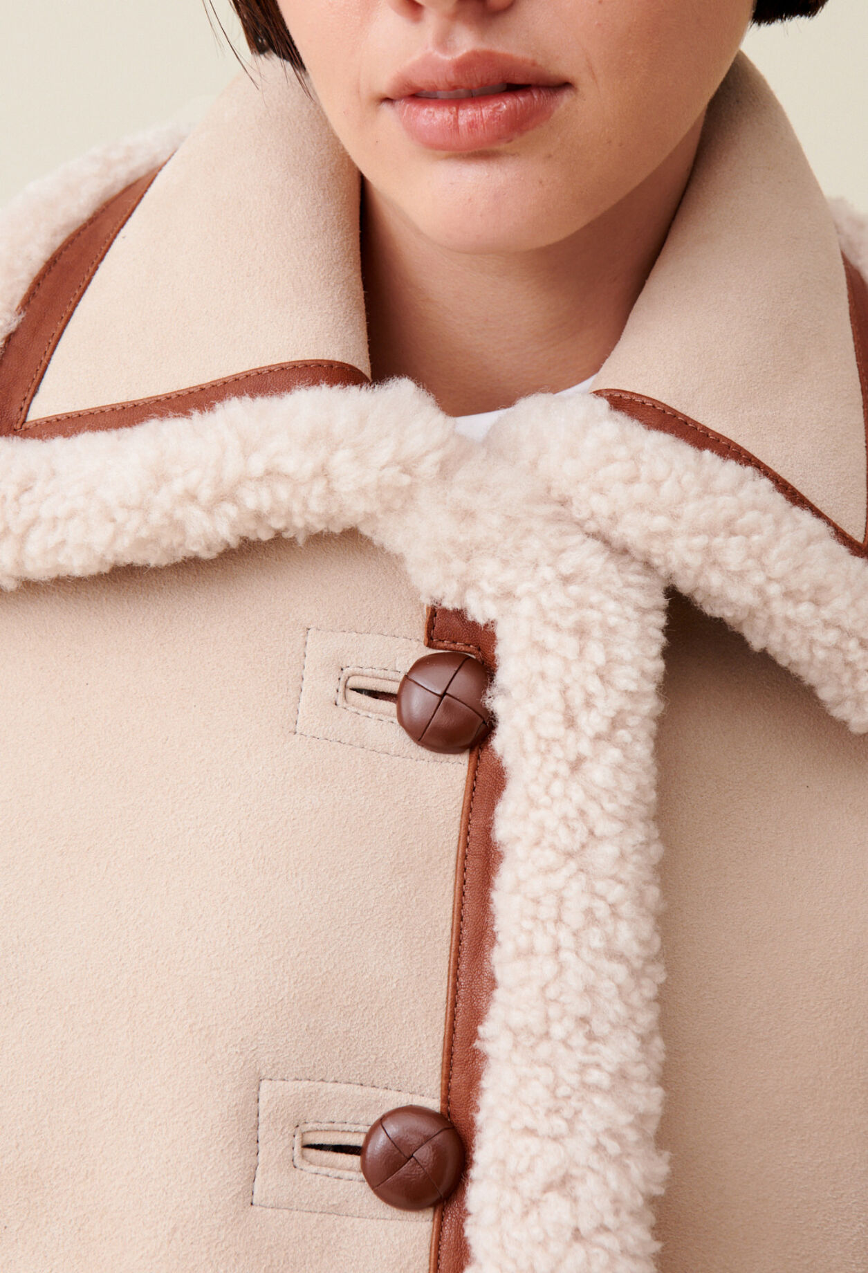 Veste peau lain&eacute;e beige