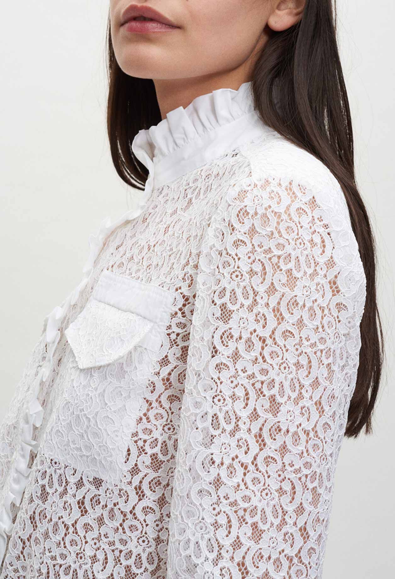 Chemise écrue en dentelle