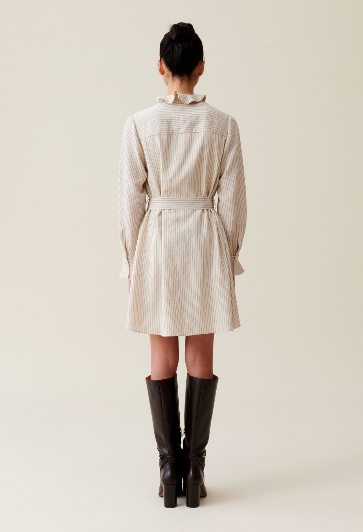 Robe rayée col volanté