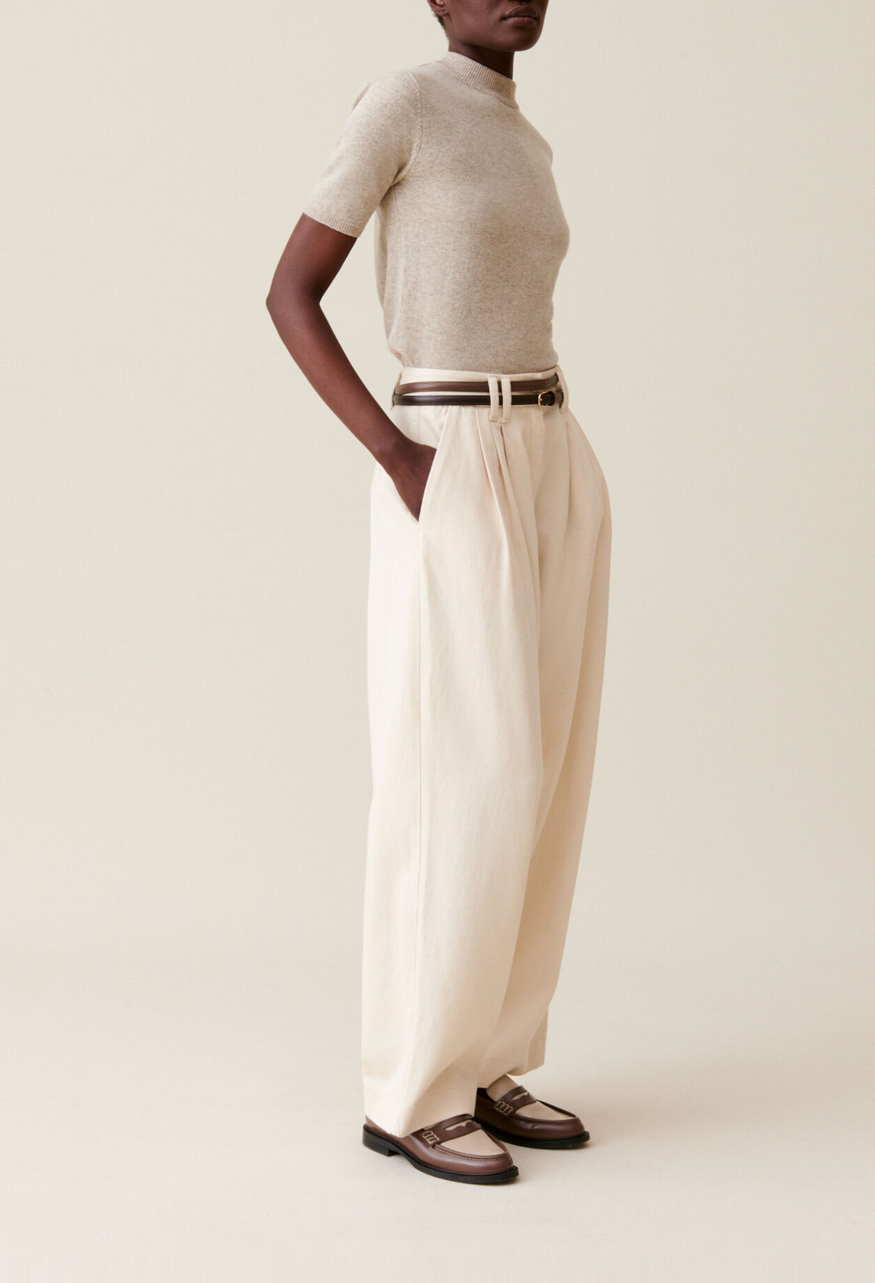 Pantalon denim large pliss&eacute;