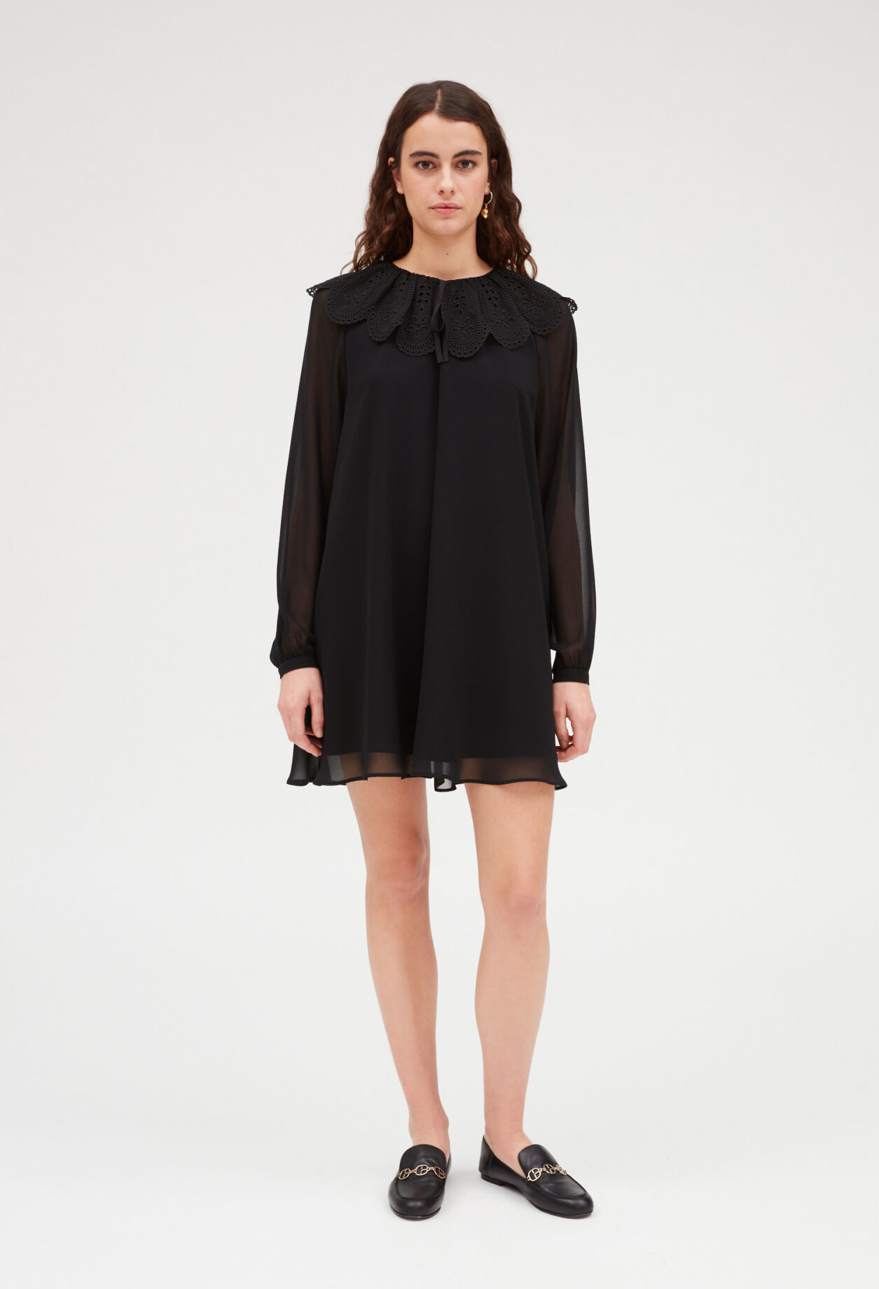 Robe courte Rifi noire large col