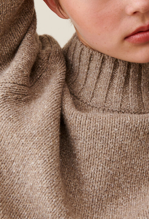 Pull col chemin&eacute;e