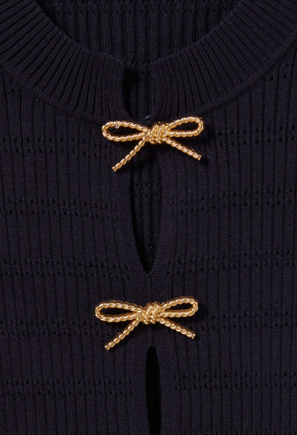 Pull maille fine noeuds