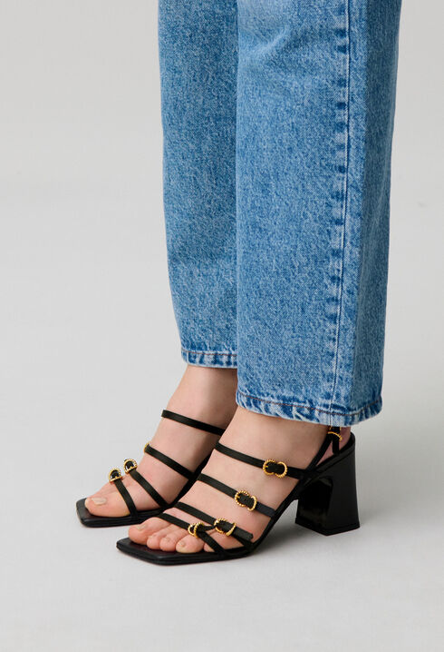 Sandales &agrave; talon satin