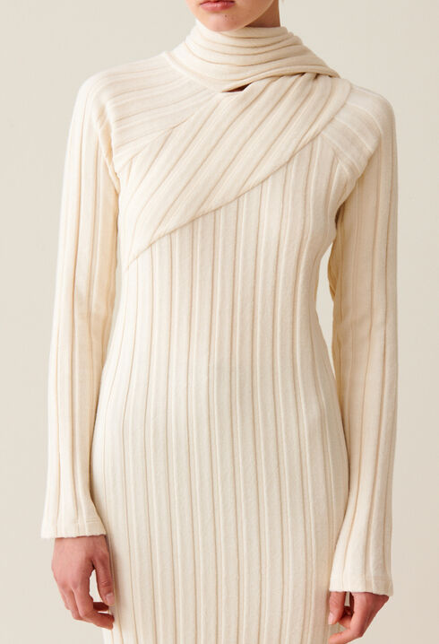 Robe longue maille &eacute;charpe &agrave; nouer