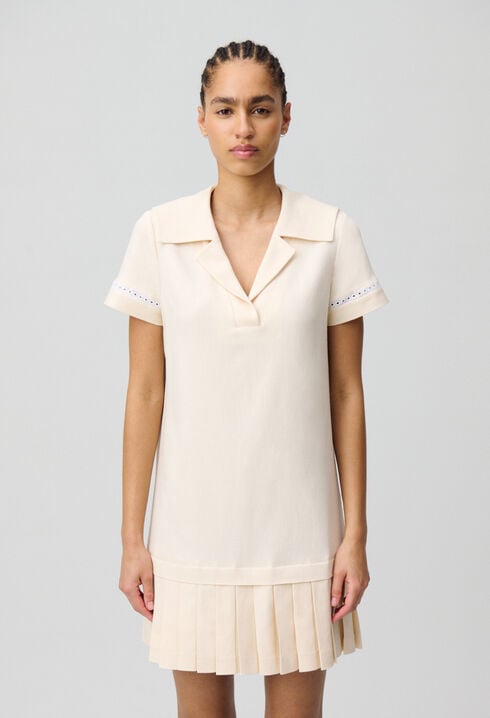 Robe courte à plis