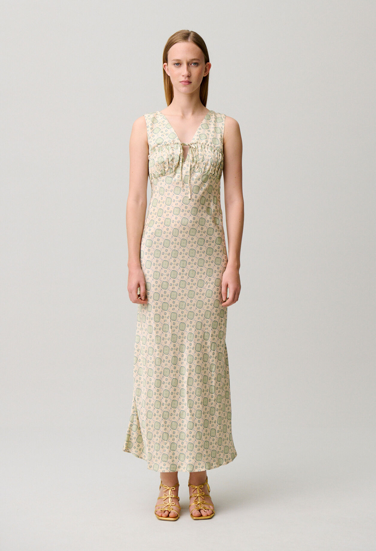 Robe satin&eacute;e motif