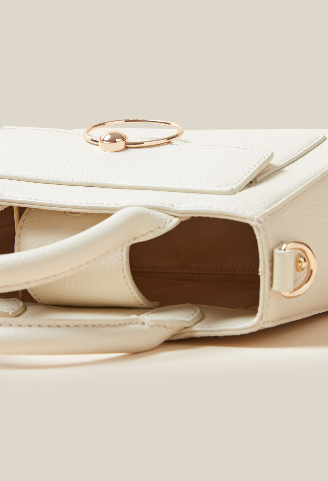 Sac Anouck cuir grain&eacute; cha&icirc;ne