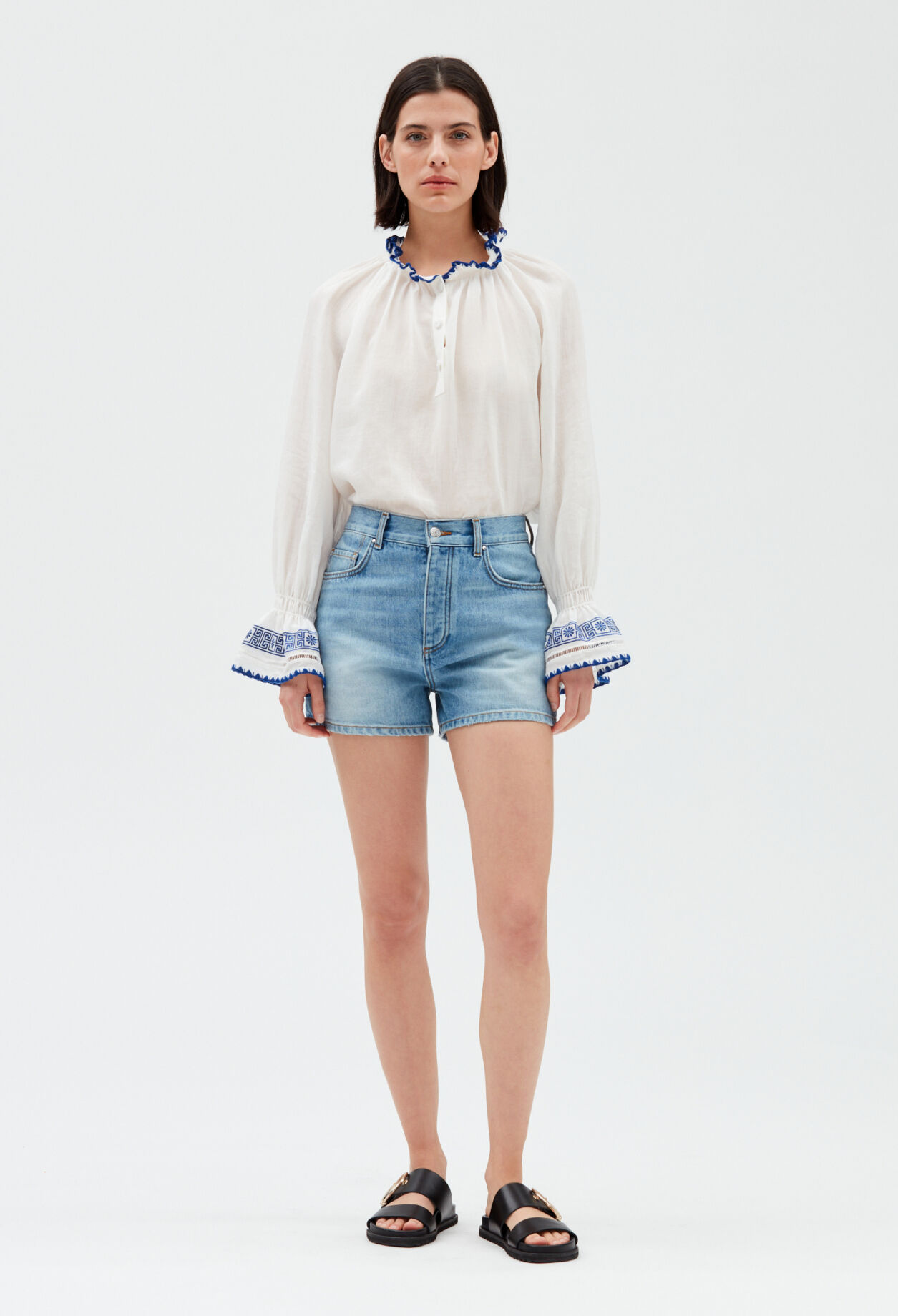 Blouse brodée écrue