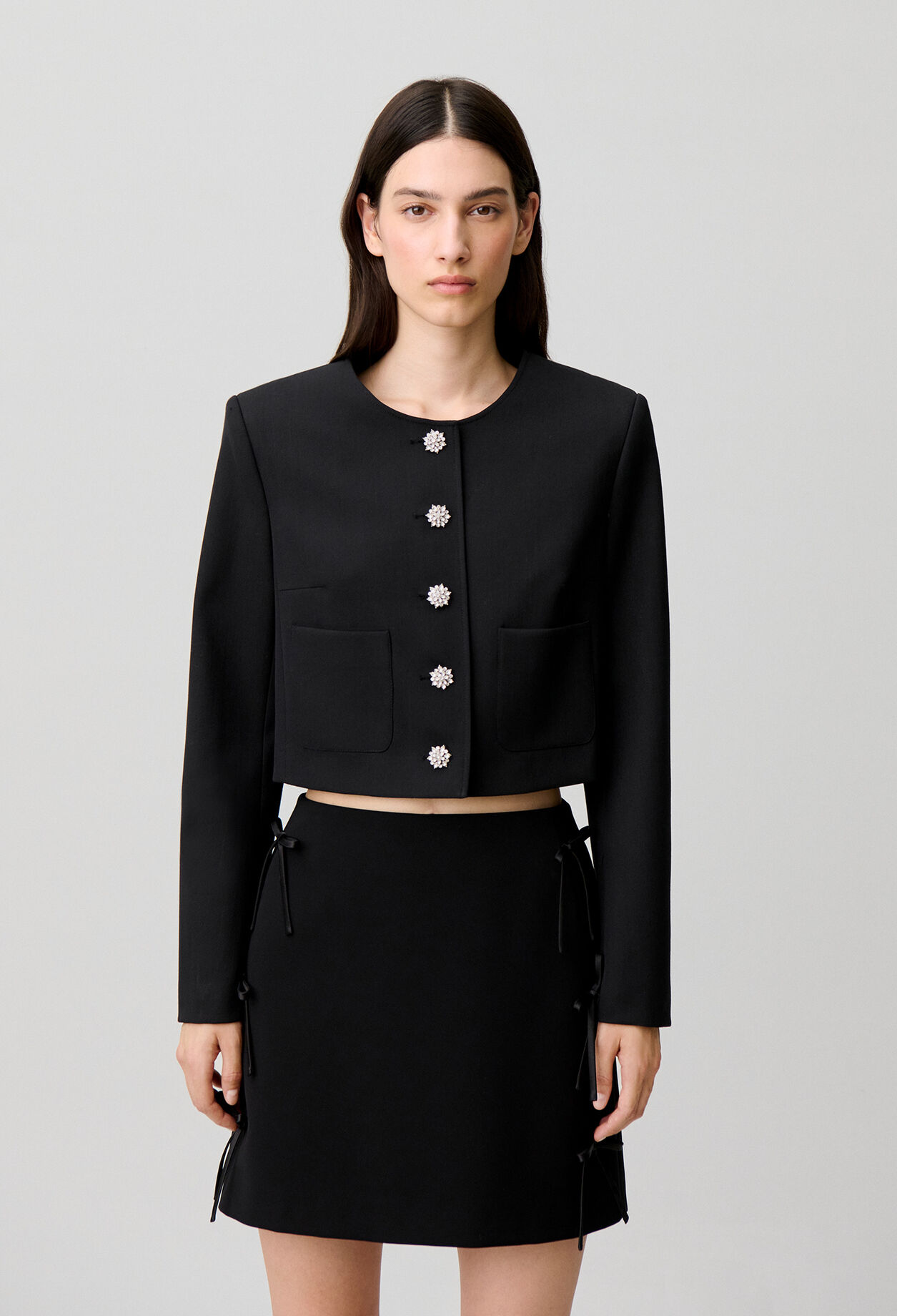Veste courte boutons bijoux