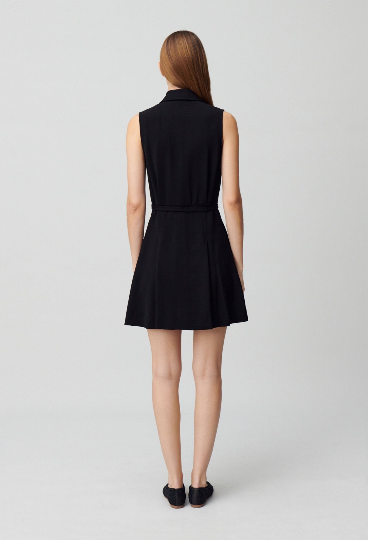 Robe courte sans manches