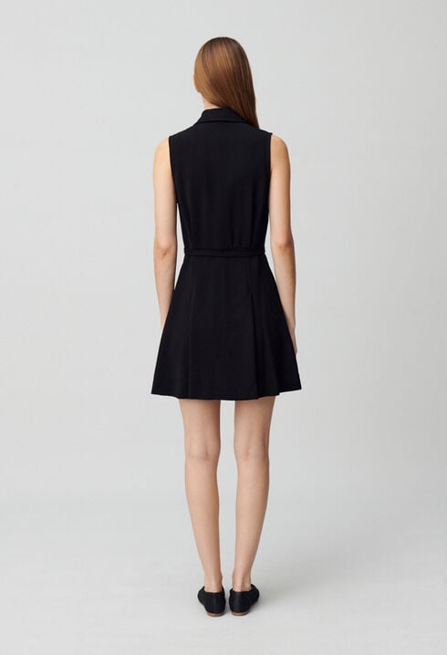 Robe courte sans manches