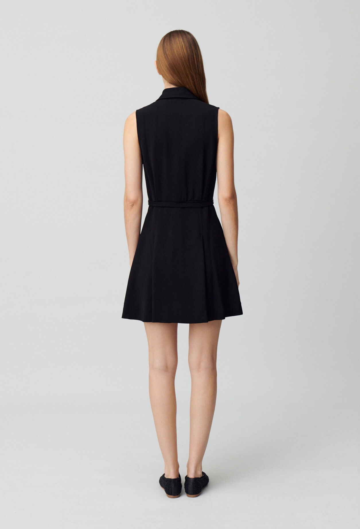 Robe courte sans manches