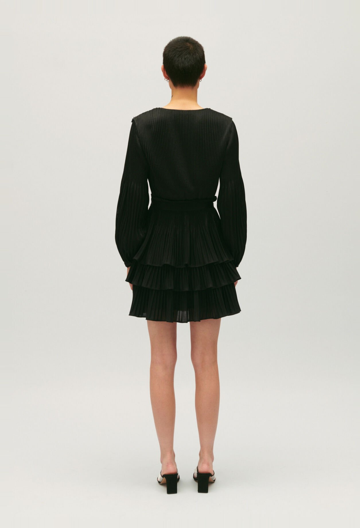 Robe courte plissée noire