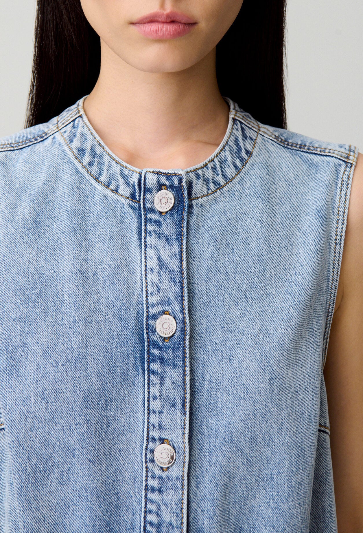 Robe courte &eacute;vas&eacute;e denim d&eacute;lav&eacute;