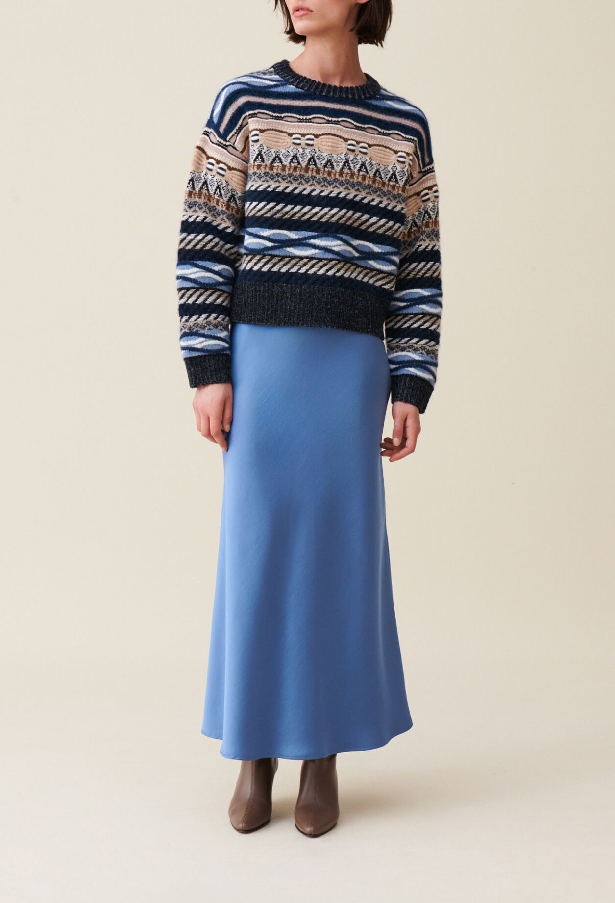 Pull court rayures &agrave; motifs