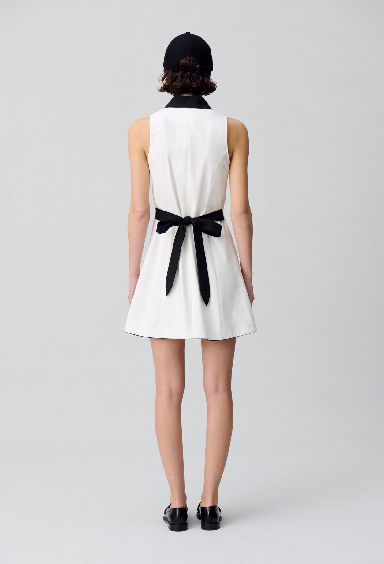Robe courte sans manches