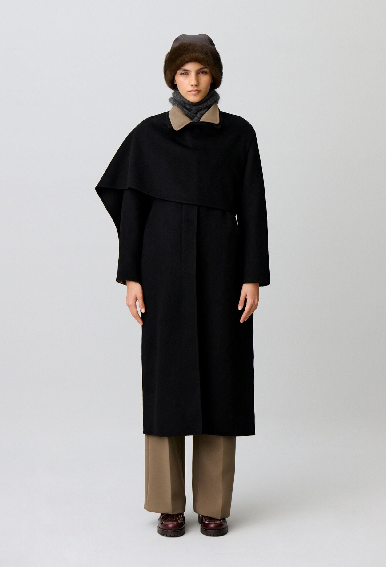 Manteau long drap&eacute;