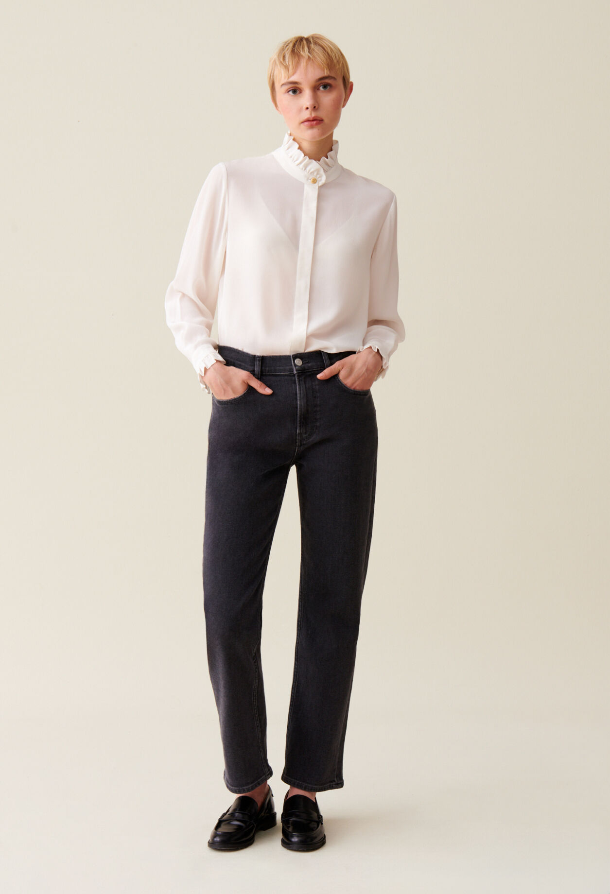 Chemise blanche col montant ondulé 