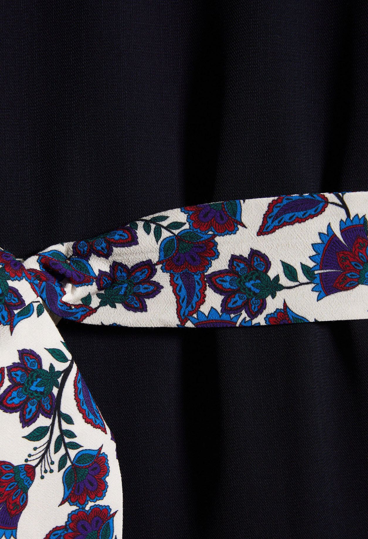Robe droite ceinturée