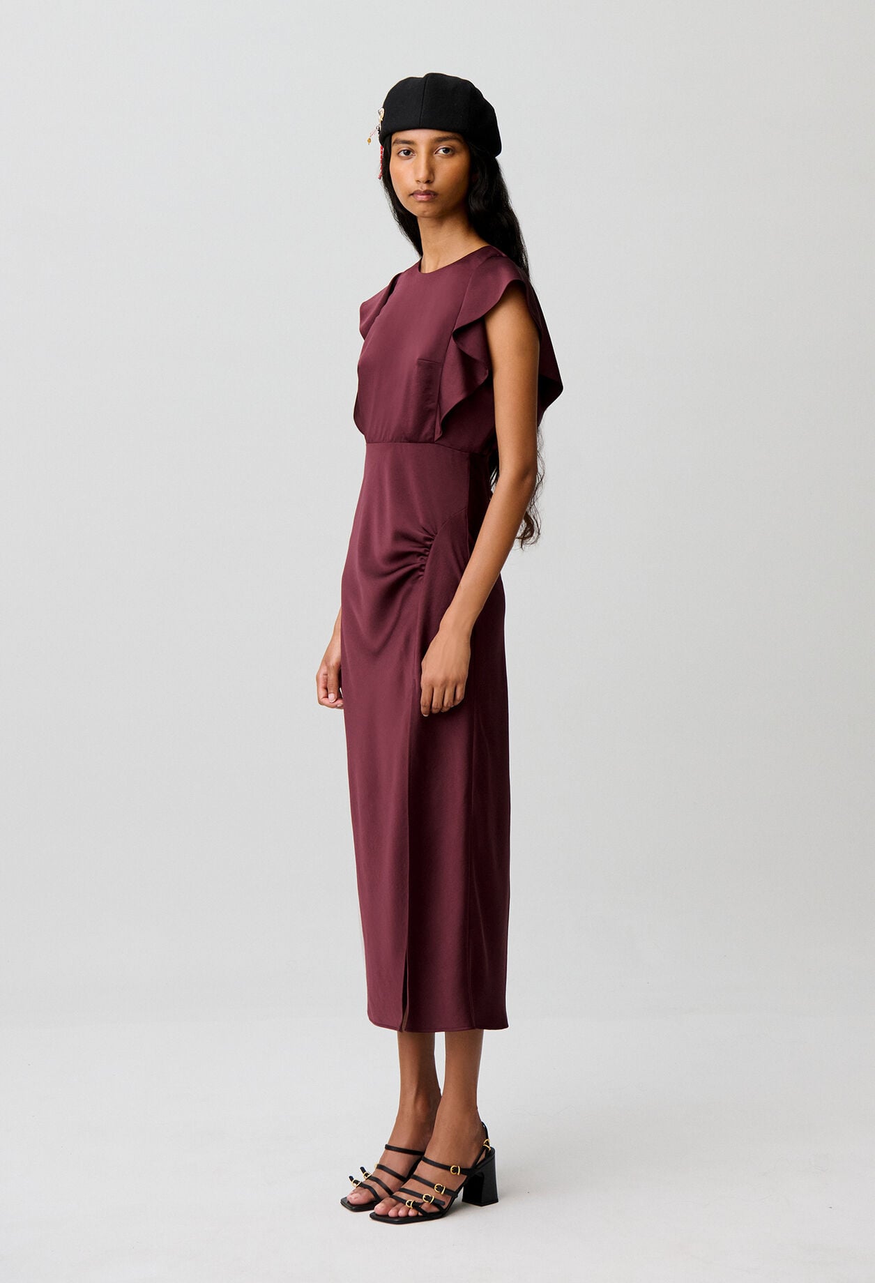 Robe longue satin&eacute;e fendue