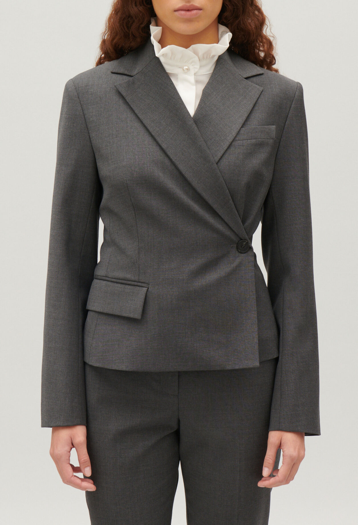 Veste tailleur cache-c&oelig;ur gris chin&eacute;