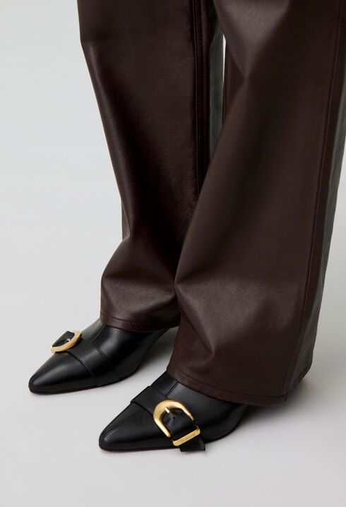 Bottines cuir boucle dor&eacute;e