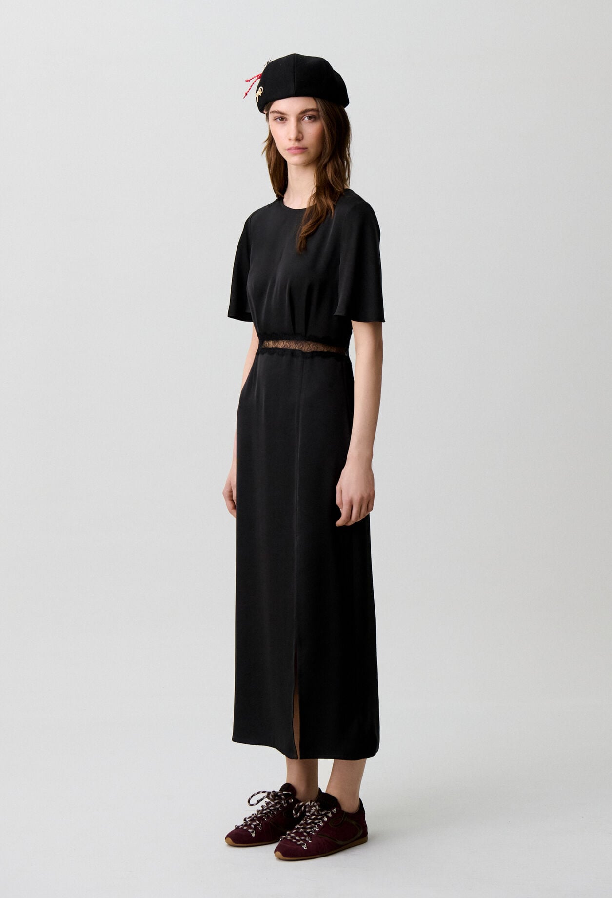 Robe satin&eacute;e dentelle dos nu
