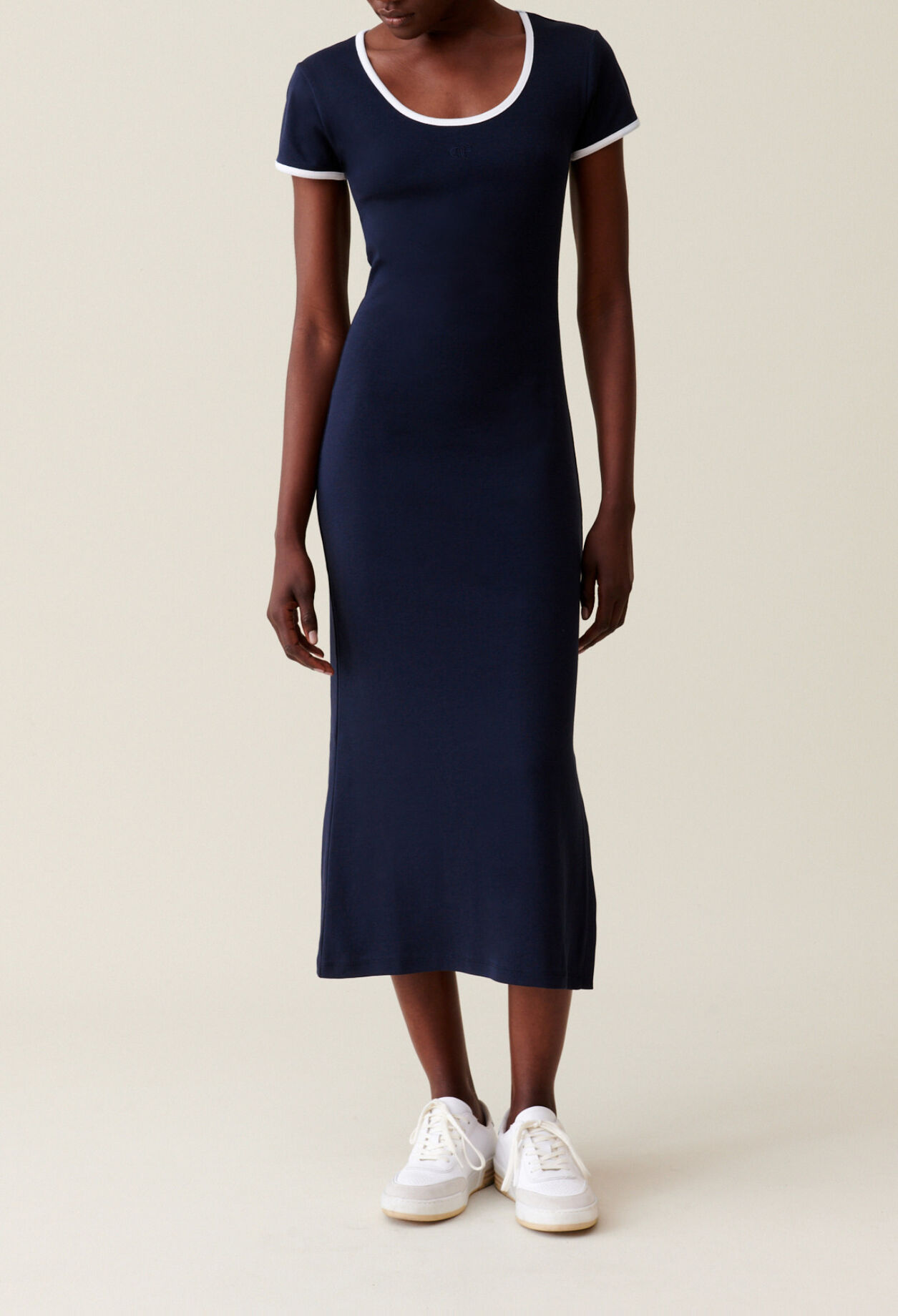 Robe longue pr&egrave;s du corps