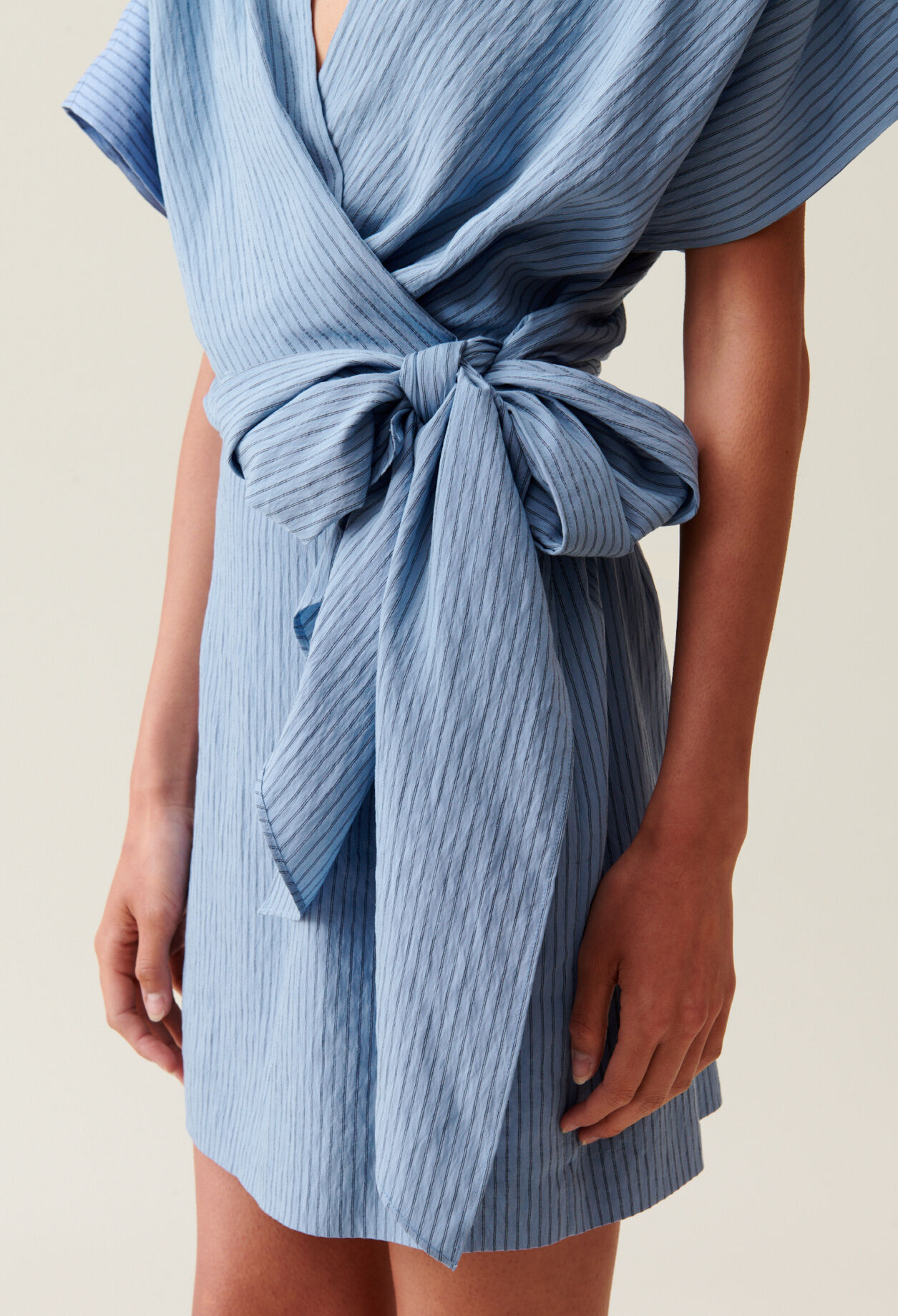 Robe courte cache-cœur rayures bleu