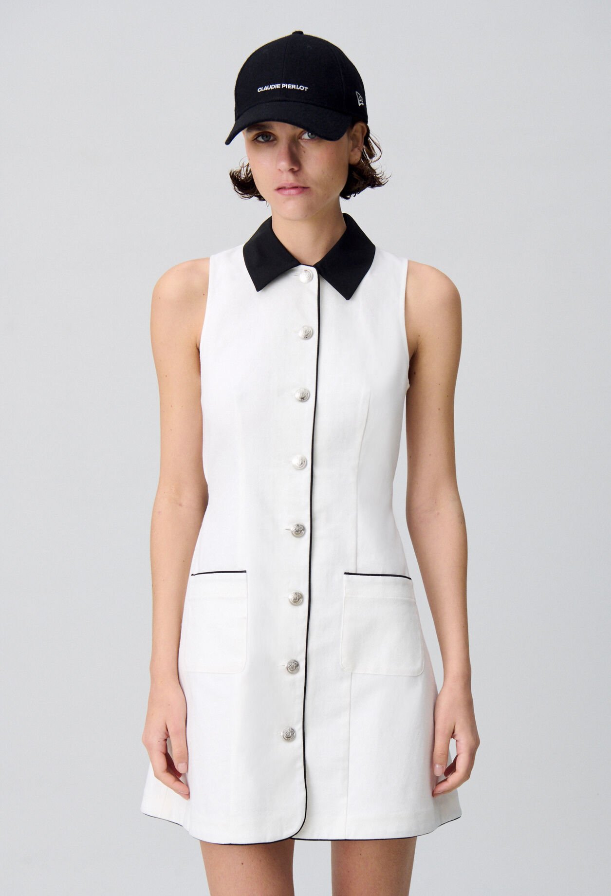 Robe courte sans manches