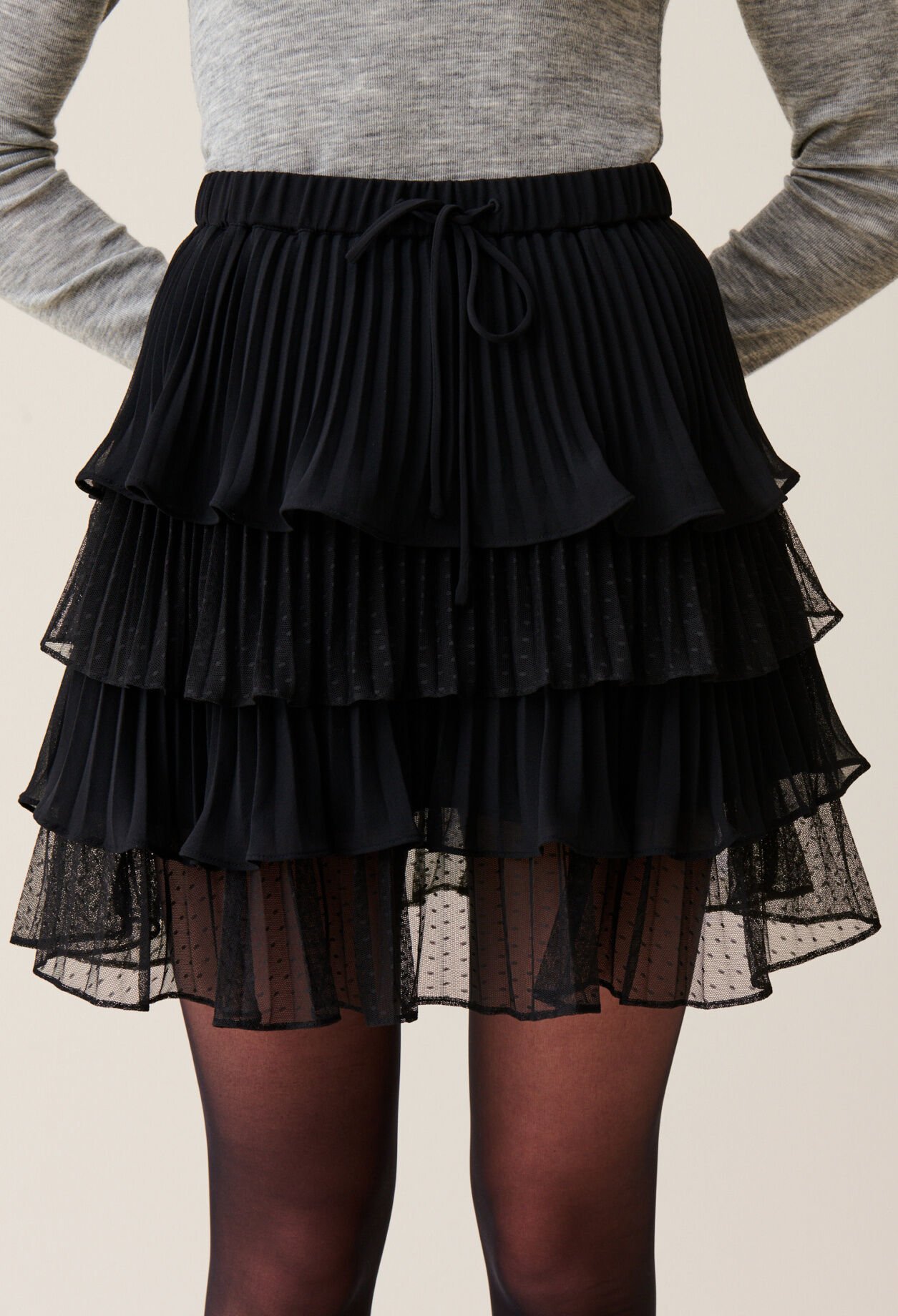 Jupe courte noire volants