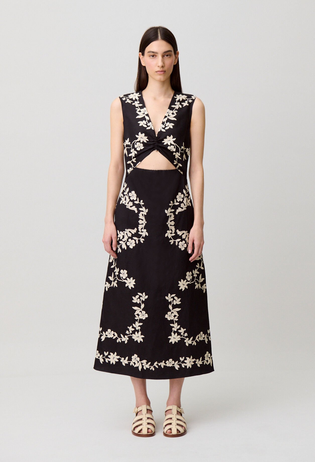 Robe longue noire broderies