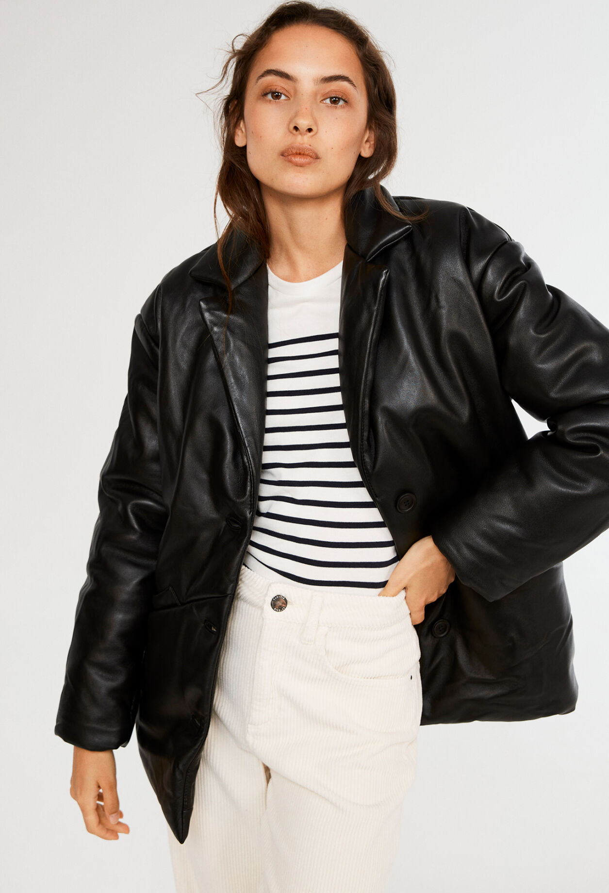 Manteau court en cuir responsable