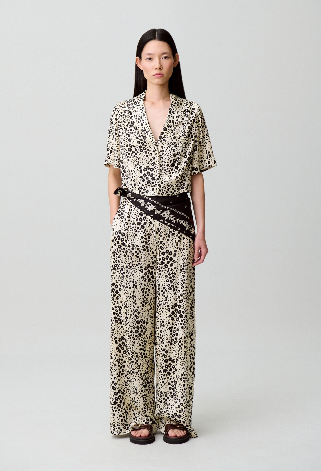 Chemise satin imprim&eacute; l&eacute;opard
