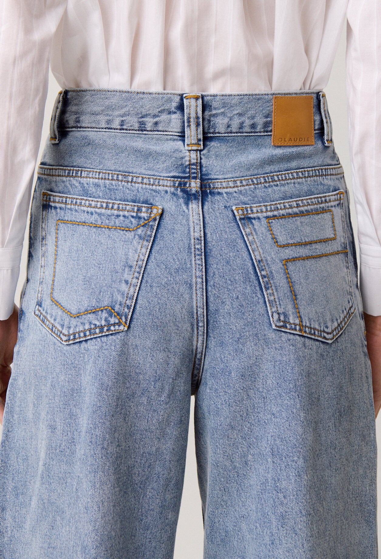 Jean large et droit denim d&eacute;lav&eacute;
