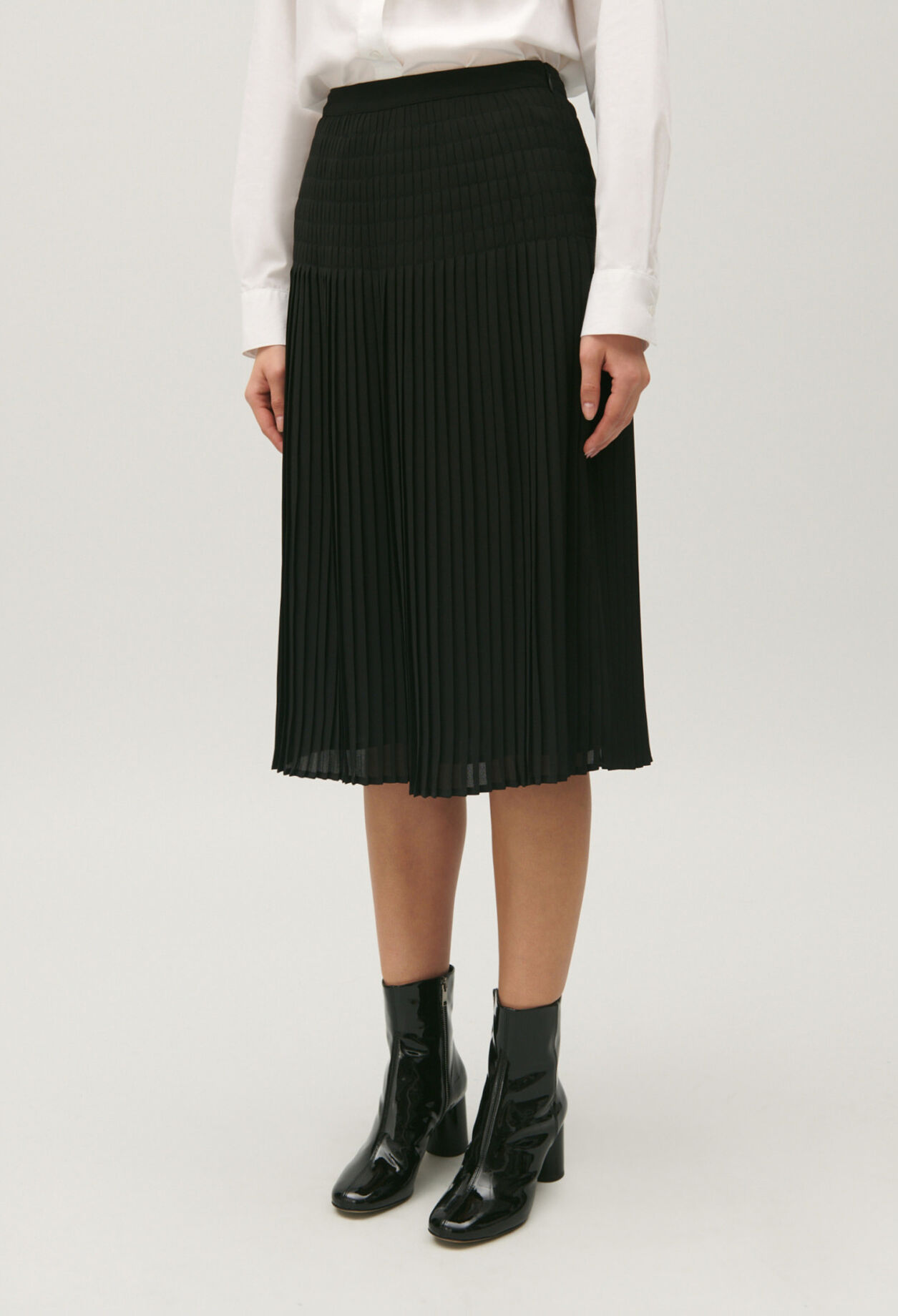 Jupe mi-longue plissée noire