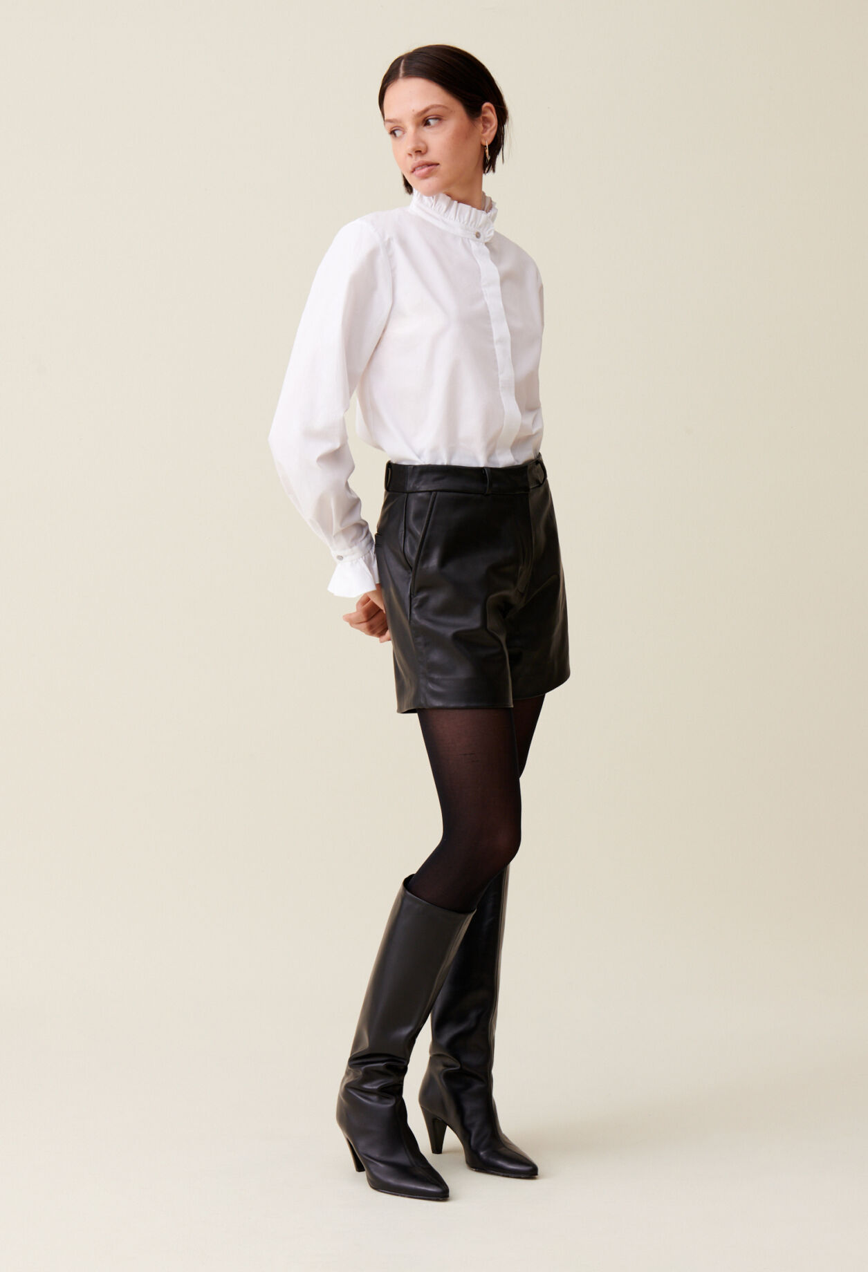 Short cuir noir