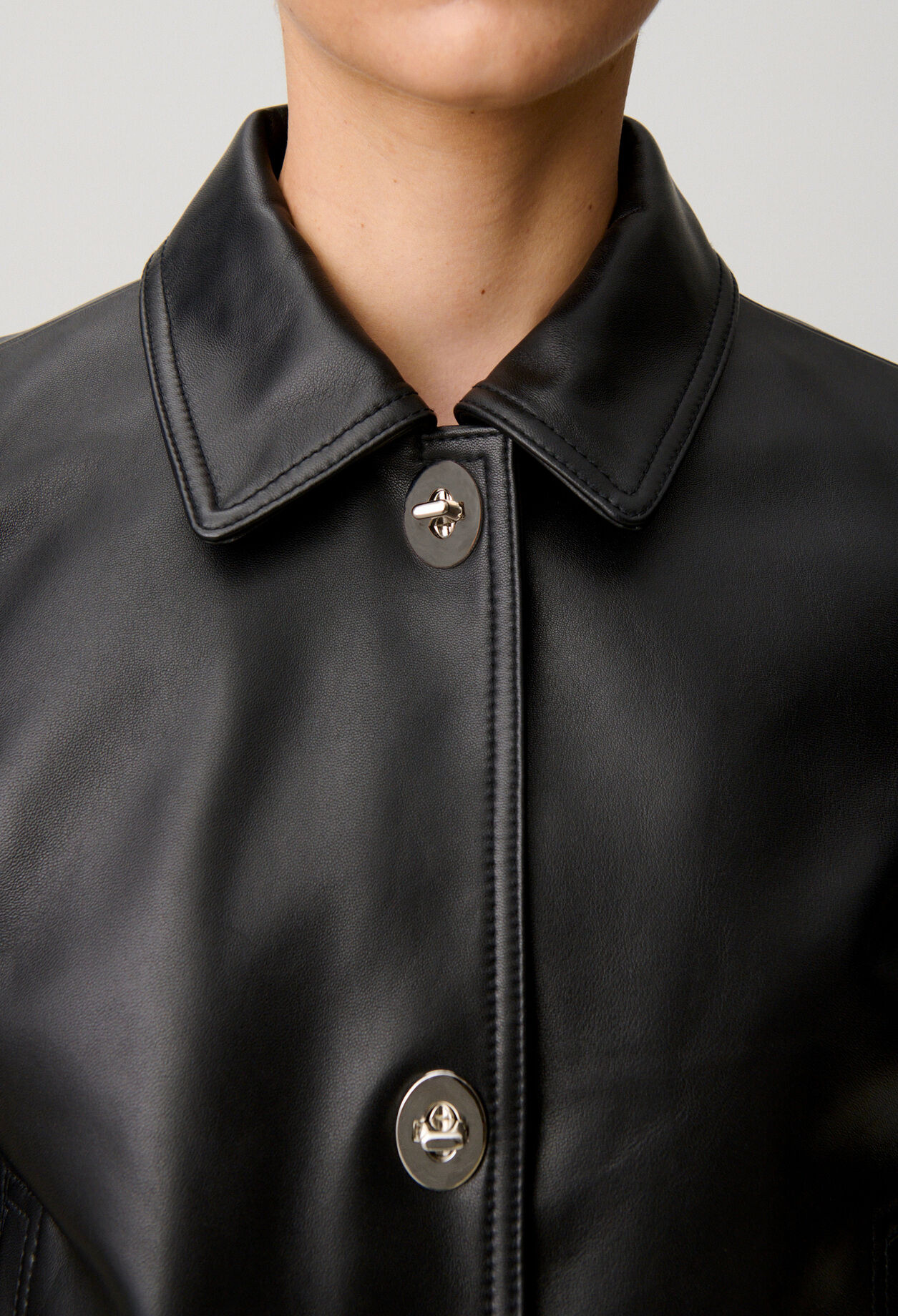Veste courte cuir noir