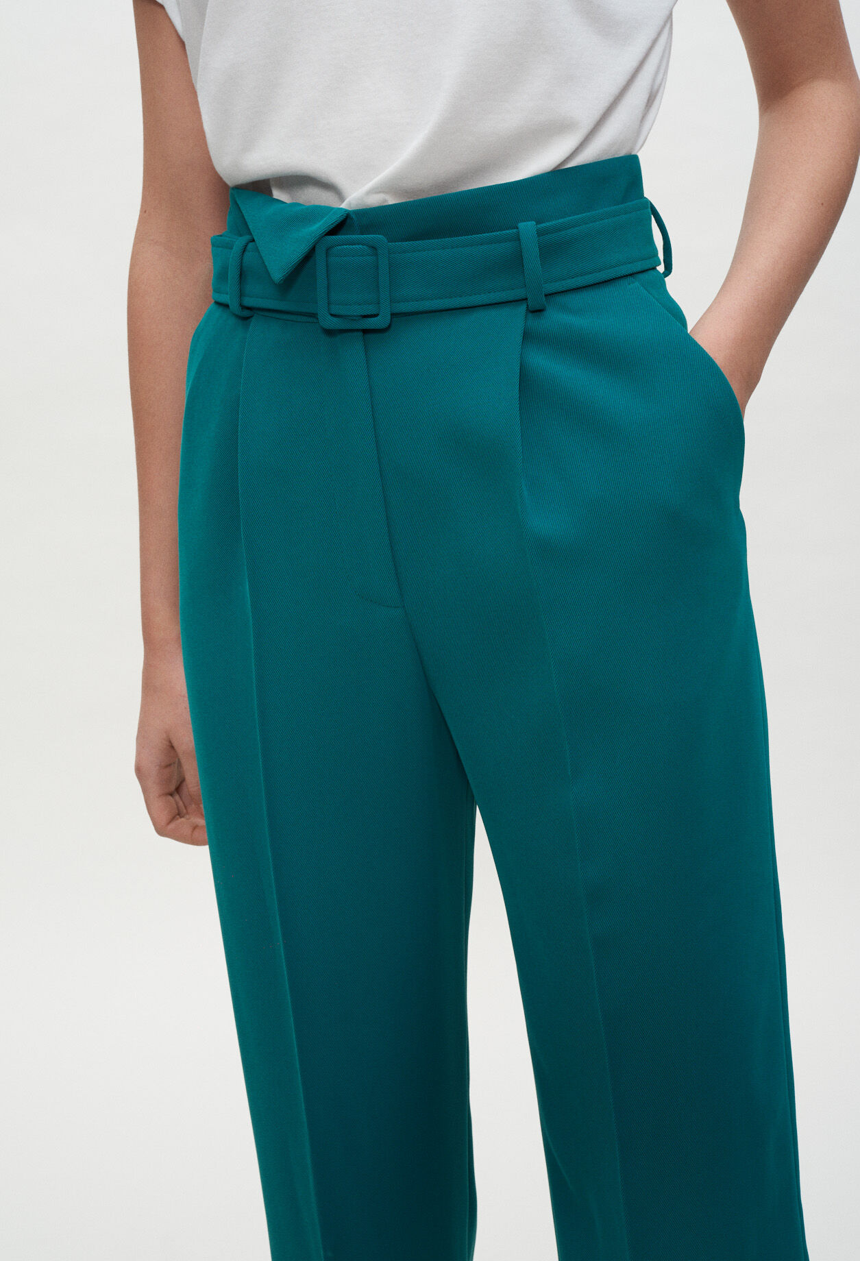 Pantalon carotte ceinturé