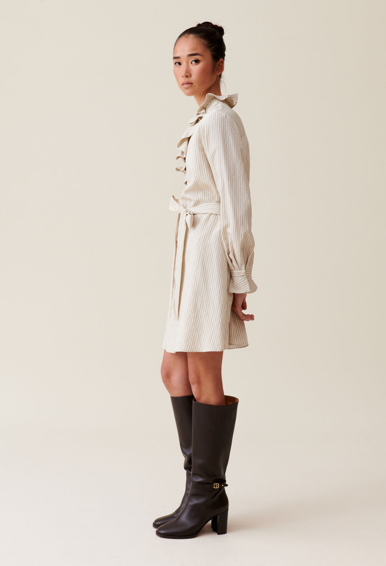 Robe rayée col volanté
