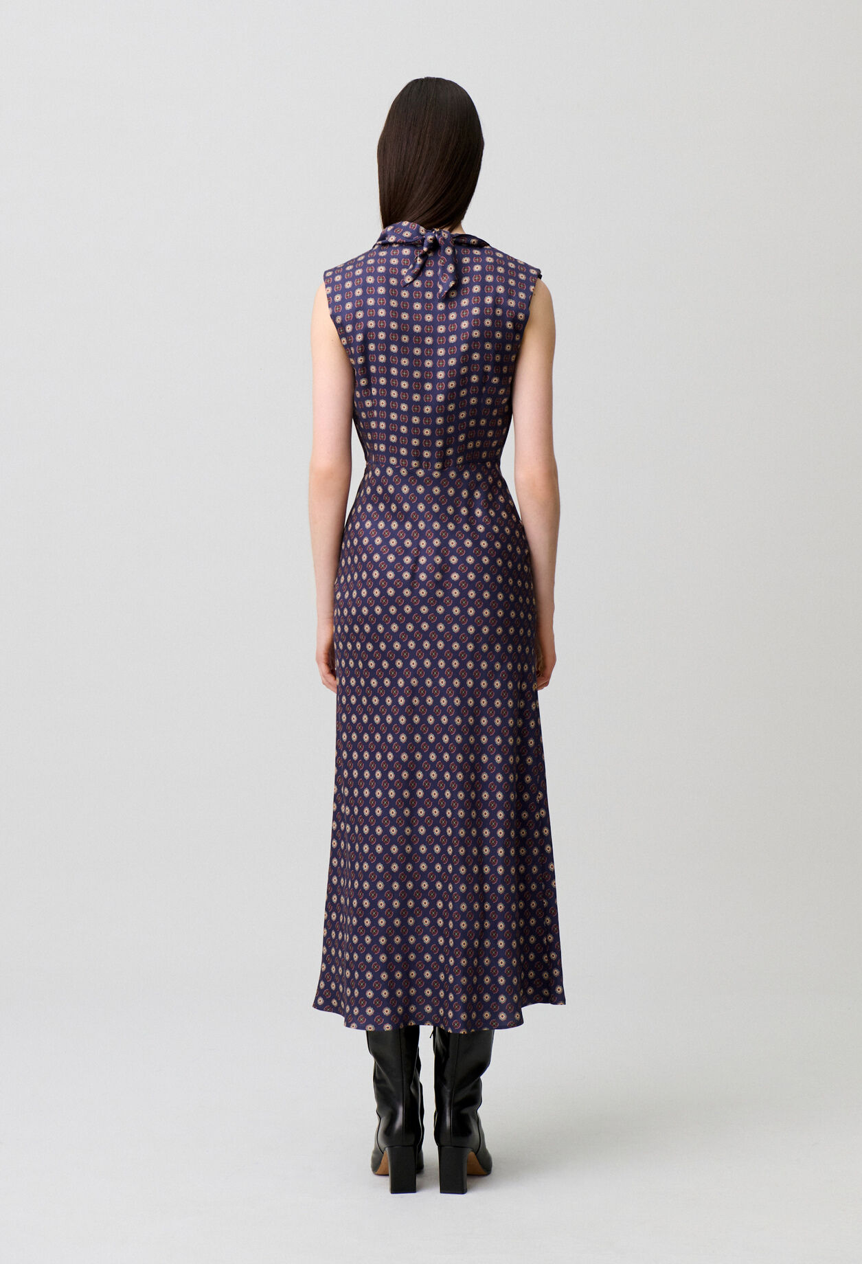 Robe fluide col foulard