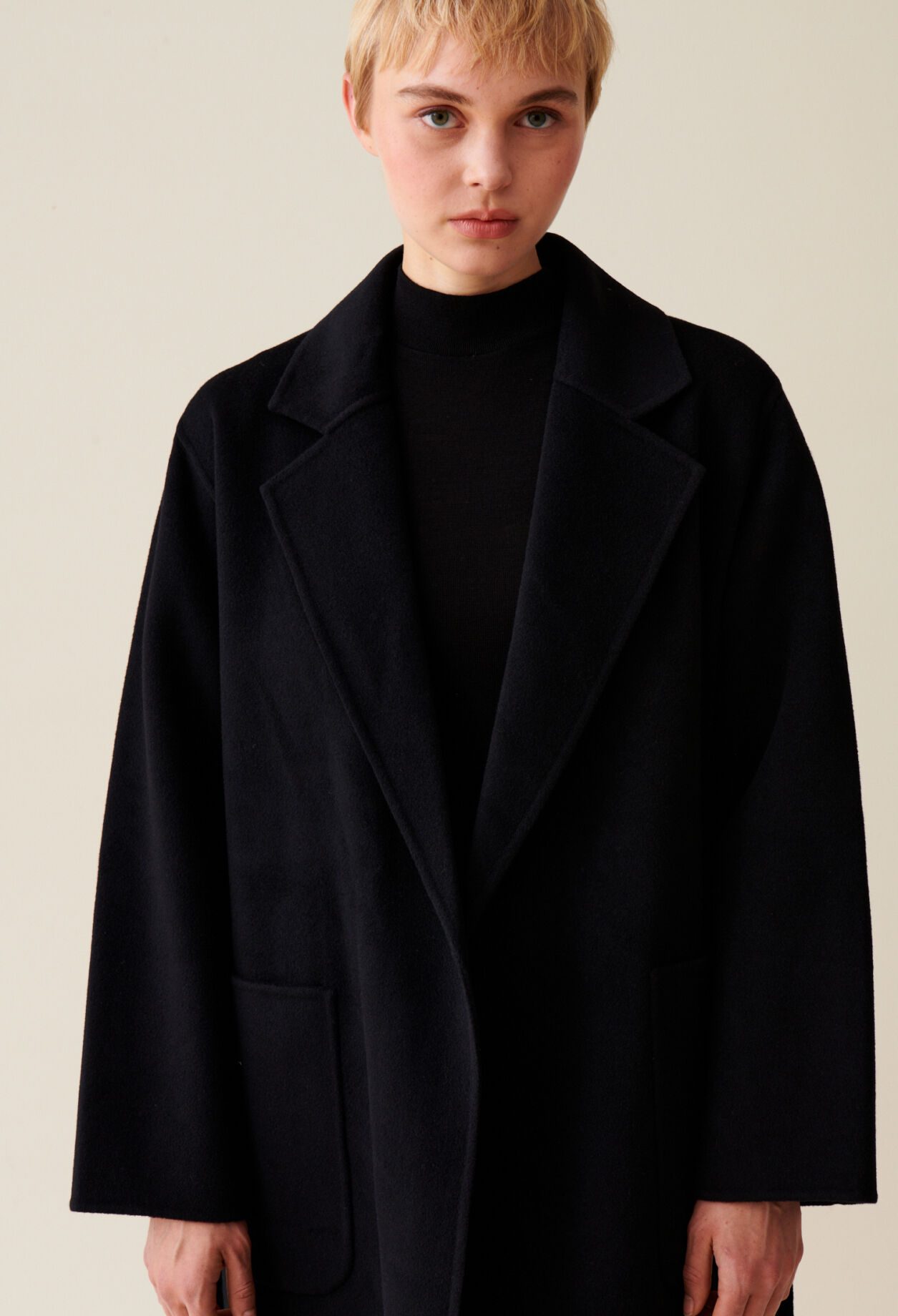 Manteau long ceinturé noir