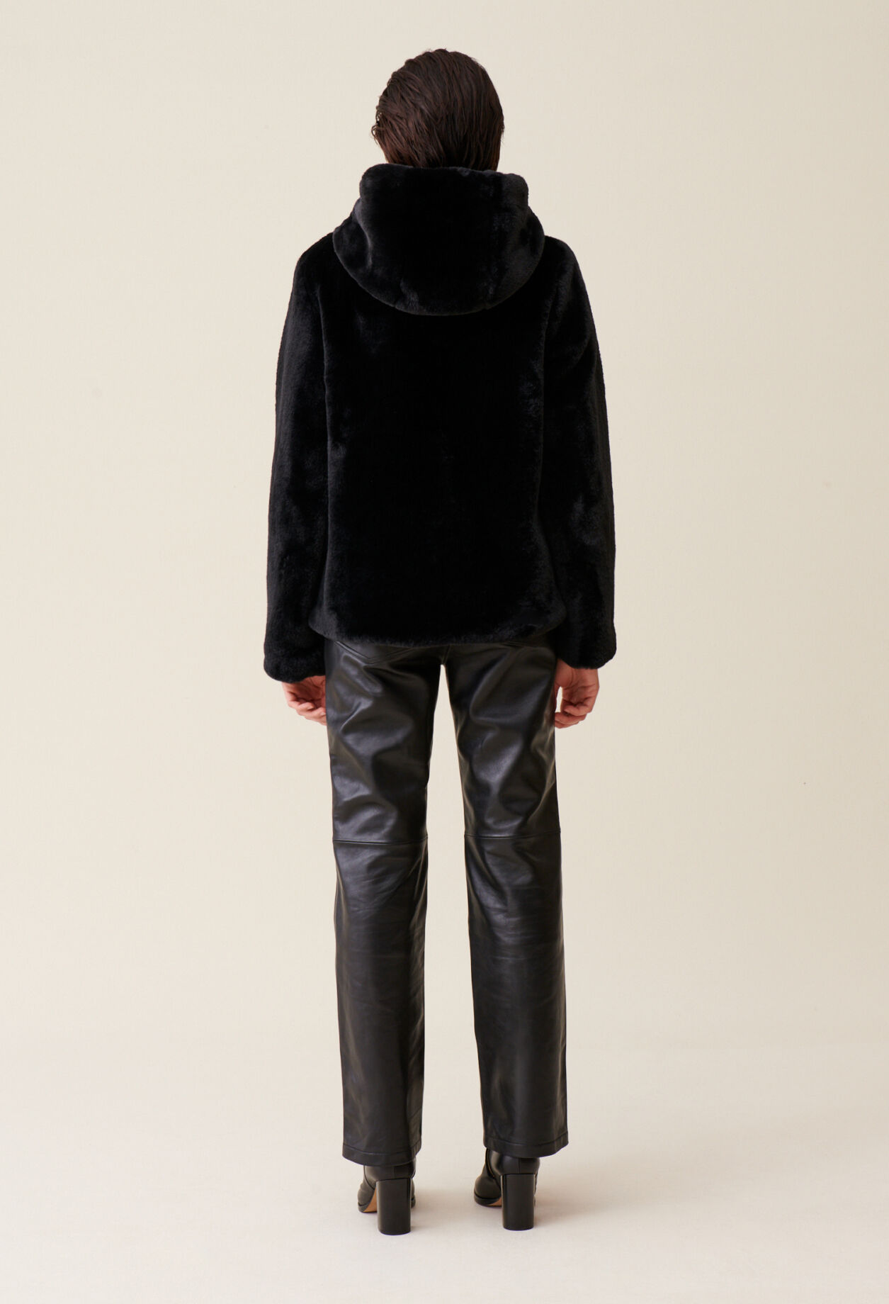Veste fausse fourrure à capuche