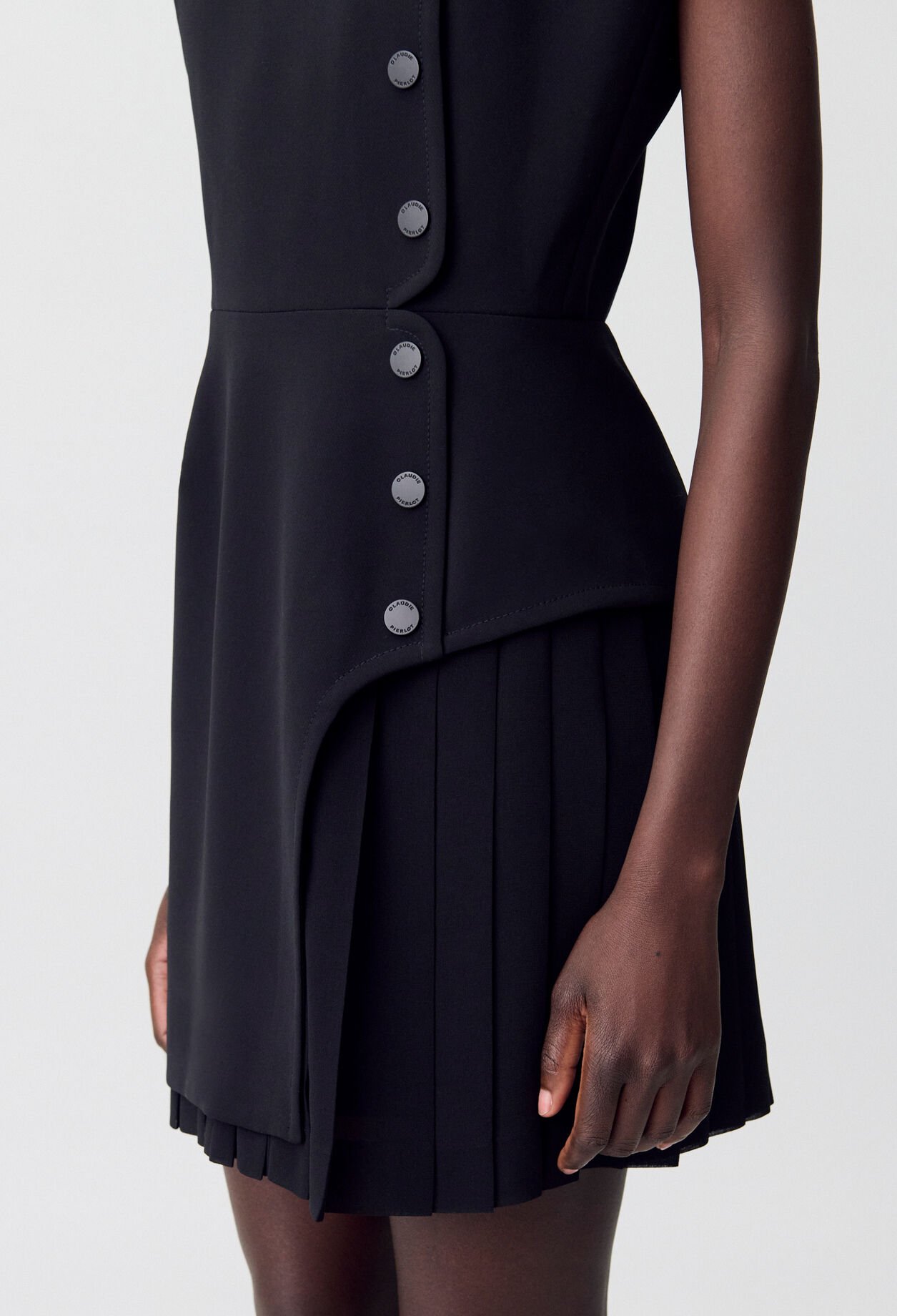 Robe courte plissée