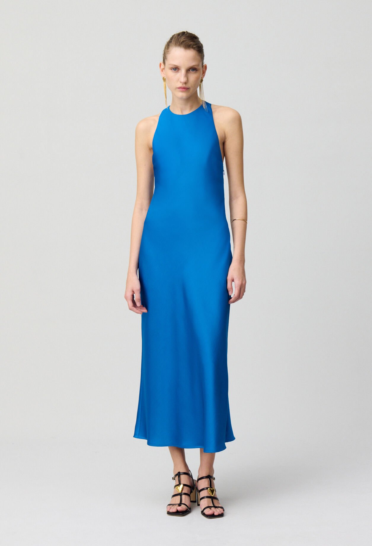 Robe longue satinée dos nu