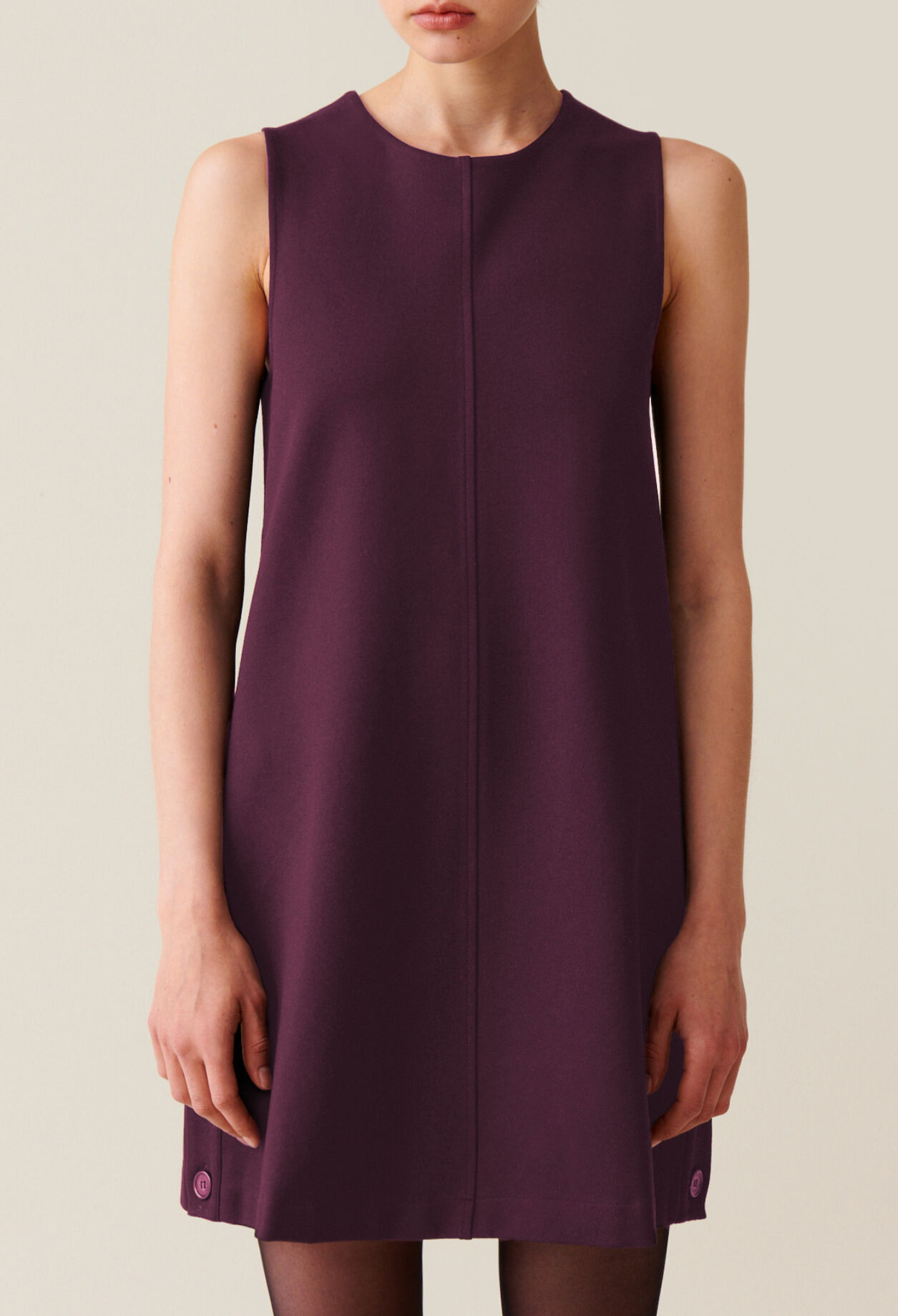 Robe courte sans manches