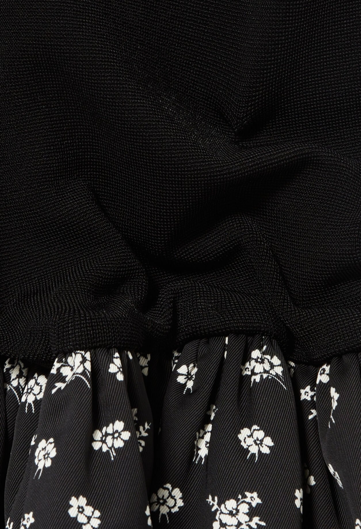 Robe courte boule à fleurs